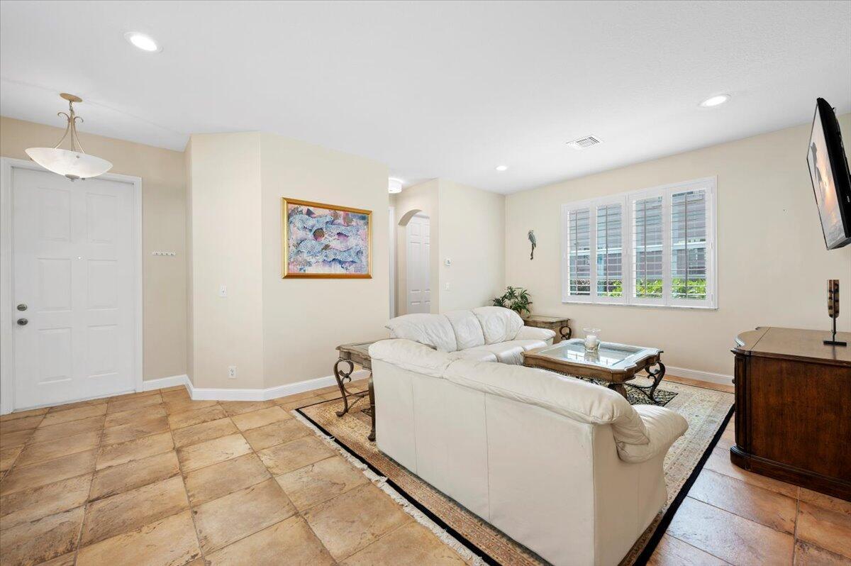 513 Tomahawk Court, Palm Beach Gardens FL 33410 photo 2