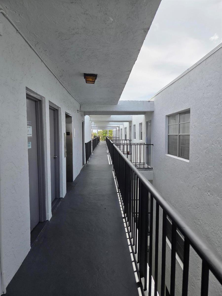 2998 Sunrise Lakes Drive E # 411, Sunrise FL 33322 photo 2