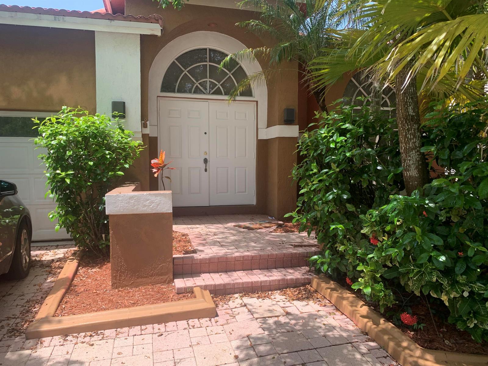 11585 N Quayside Drive, Cooper City FL 33026