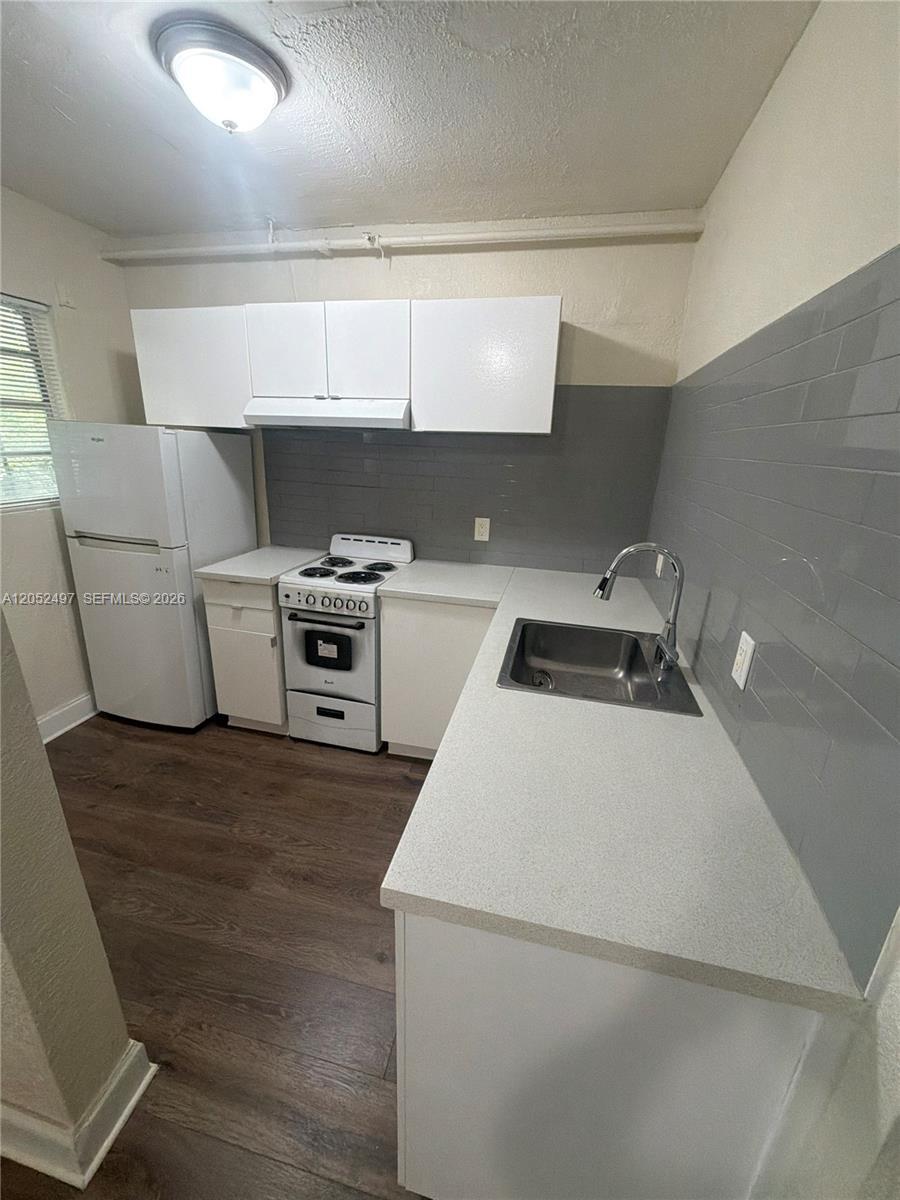 542 NW 8th St # 9, Miami FL 33136 photo 2
