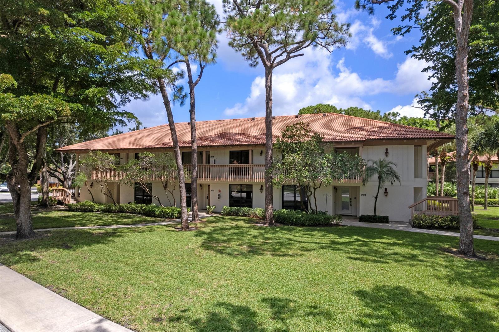 200 Brackenwood Terrace, Palm Beach Gardens FL 33418 photo 3