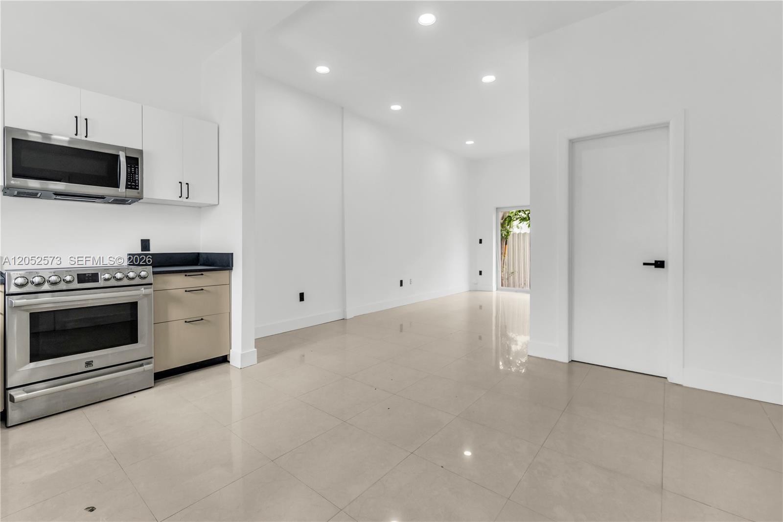 1011 Sw SW 7th St Miami Fl # 2, Miami FL 33130 photo 2