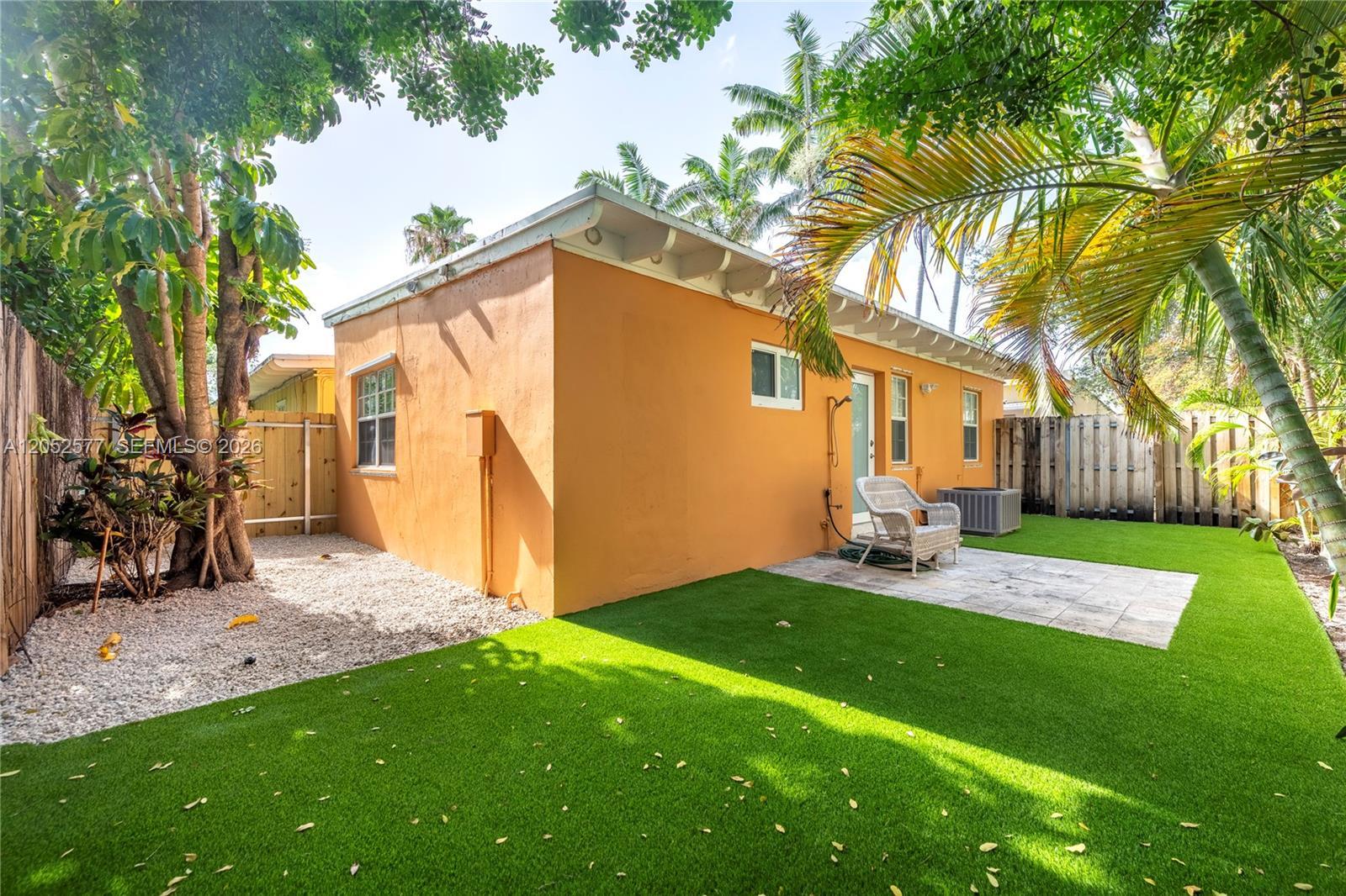 809 NE 17th Ave # 4, Fort Lauderdale FL 33304 photo 2