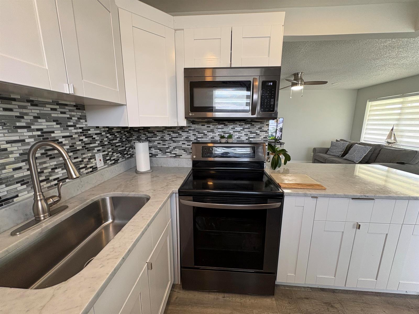 277 CHATHAM N, West Palm Beach FL 33417