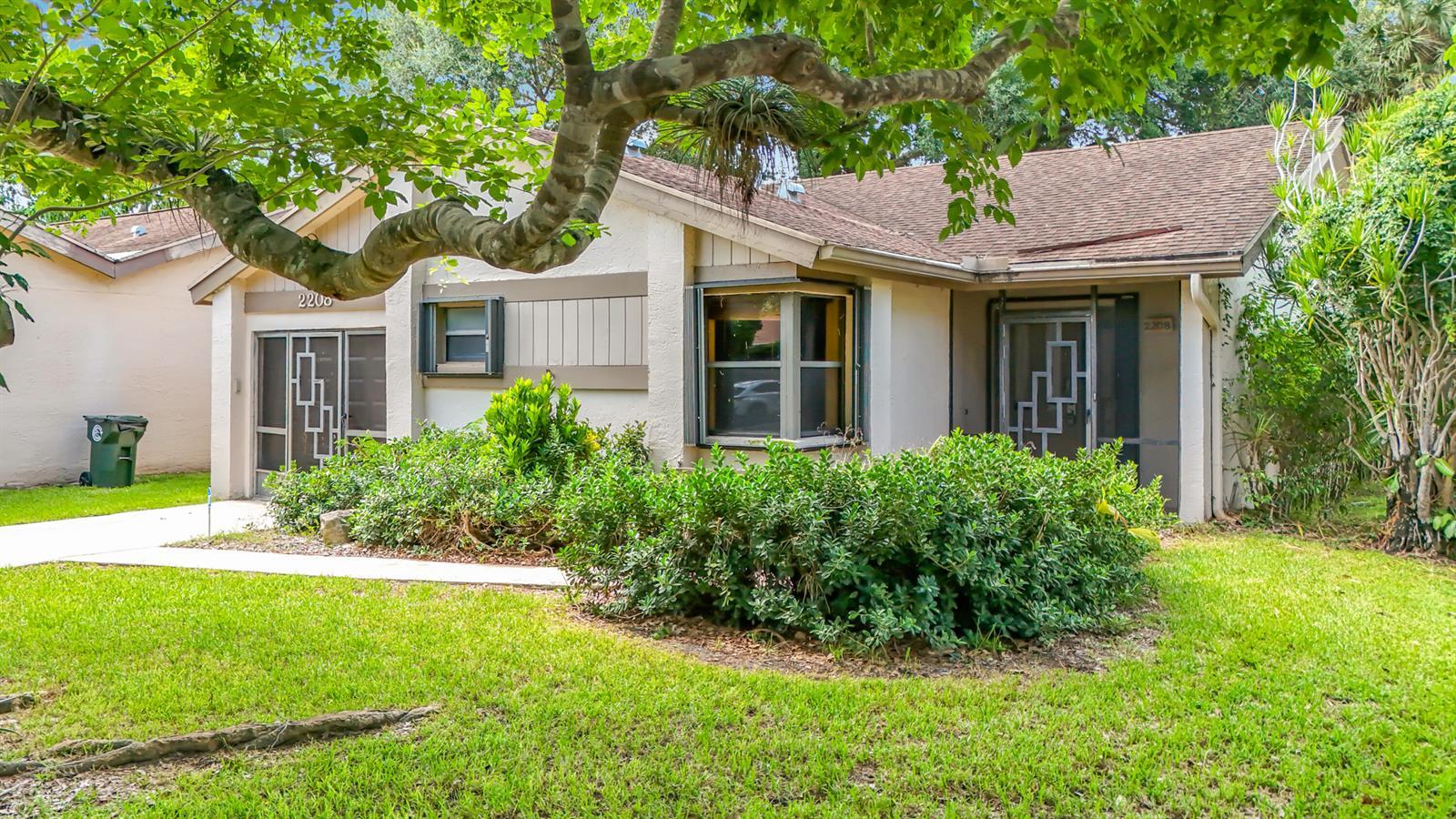 2208 Seagrape Circle, Coconut Creek FL 33066 photo 2
