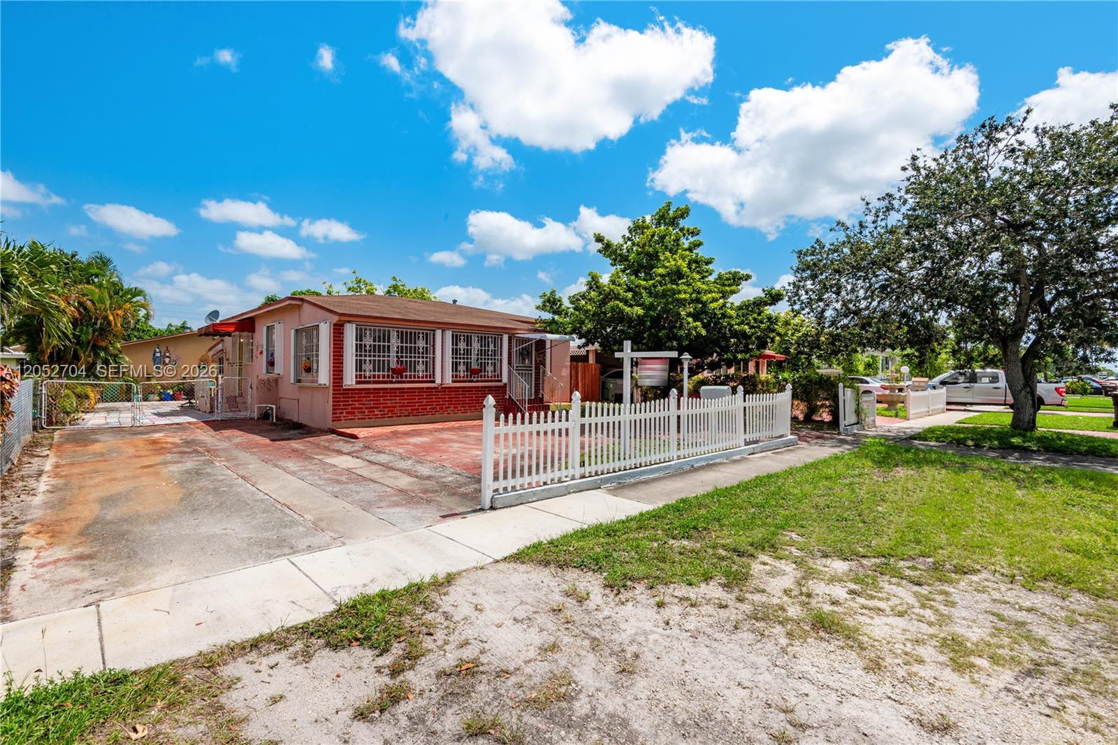 225 E 43rd St, Hialeah FL 33013 photo 2