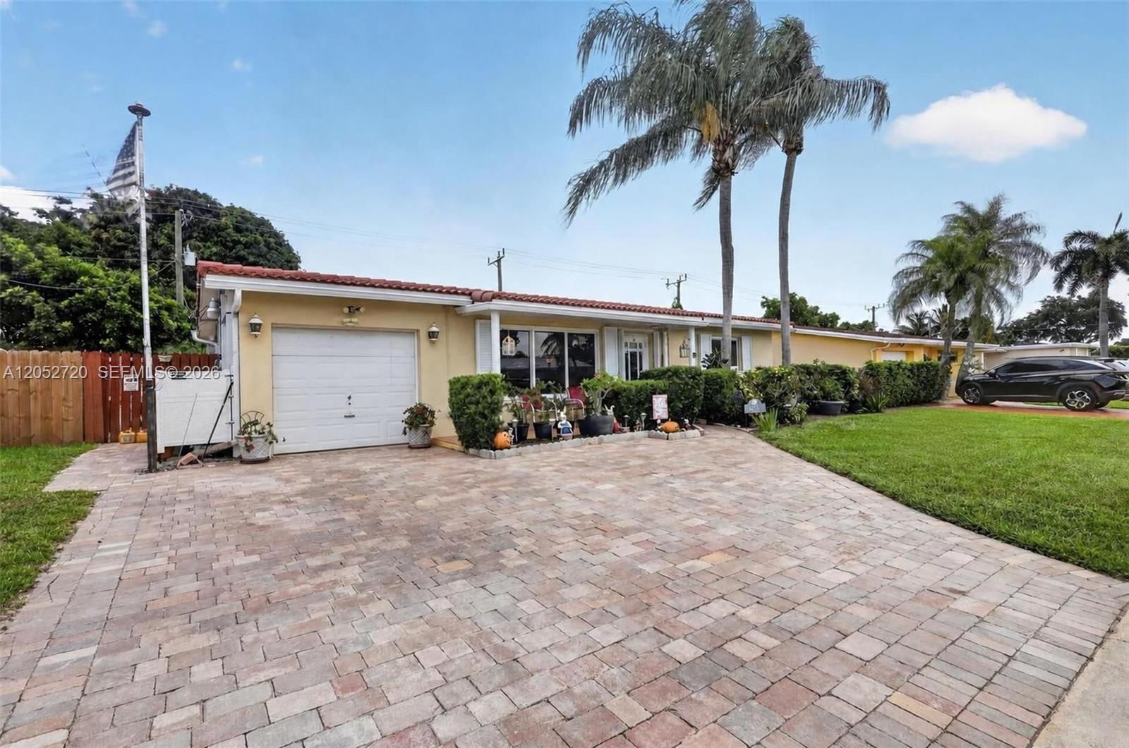 6361 Scott St, Hollywood FL 33024 photo 2
