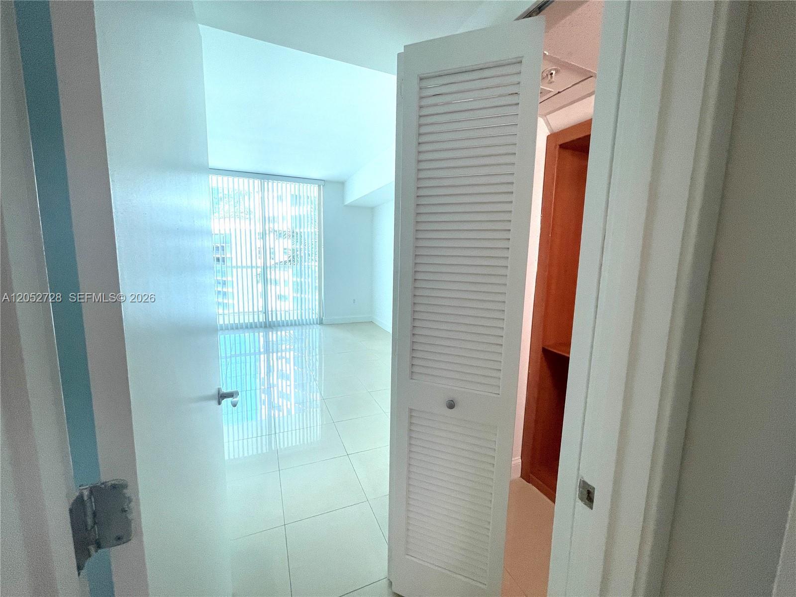 218 SE 14th St # 1004, Miami FL 33131 photo 2