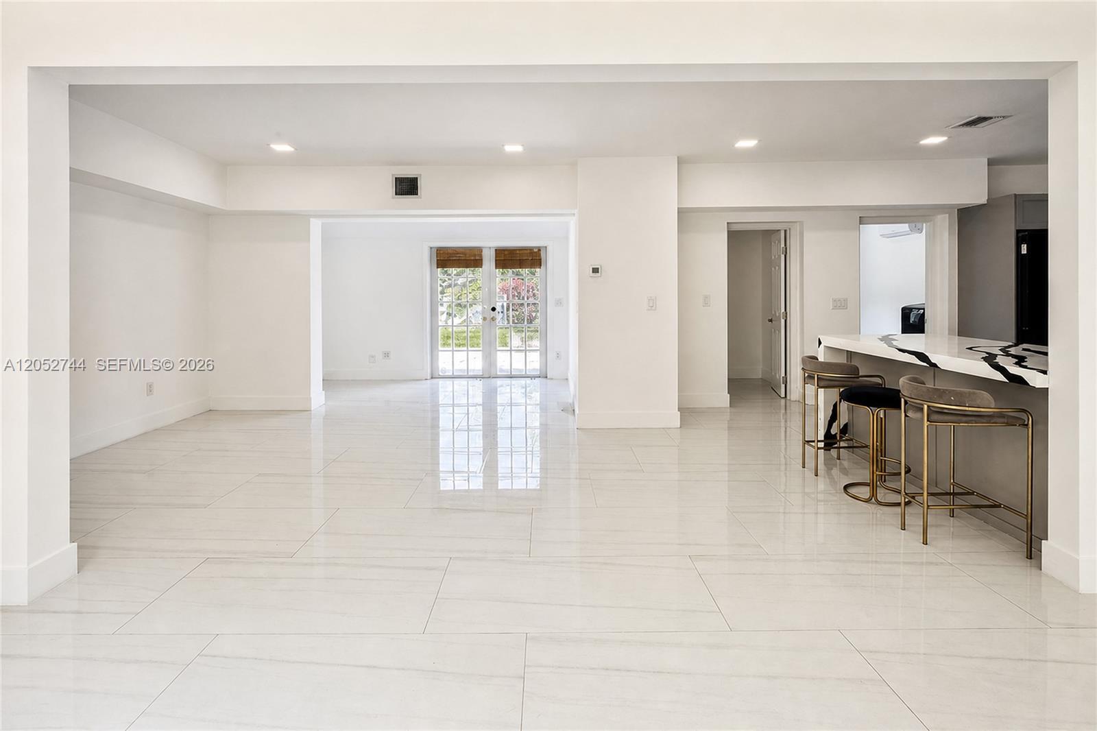516 La Villa Dr, Miami Springs FL 33166 photo 3