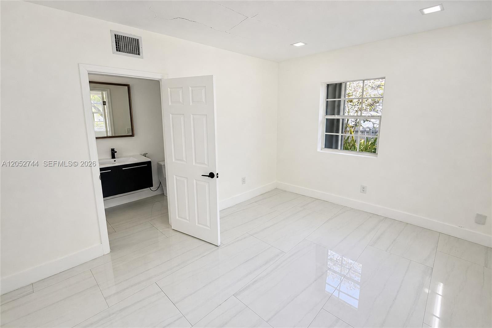 516 La Villa Dr, Miami Springs FL 33166 photo 4