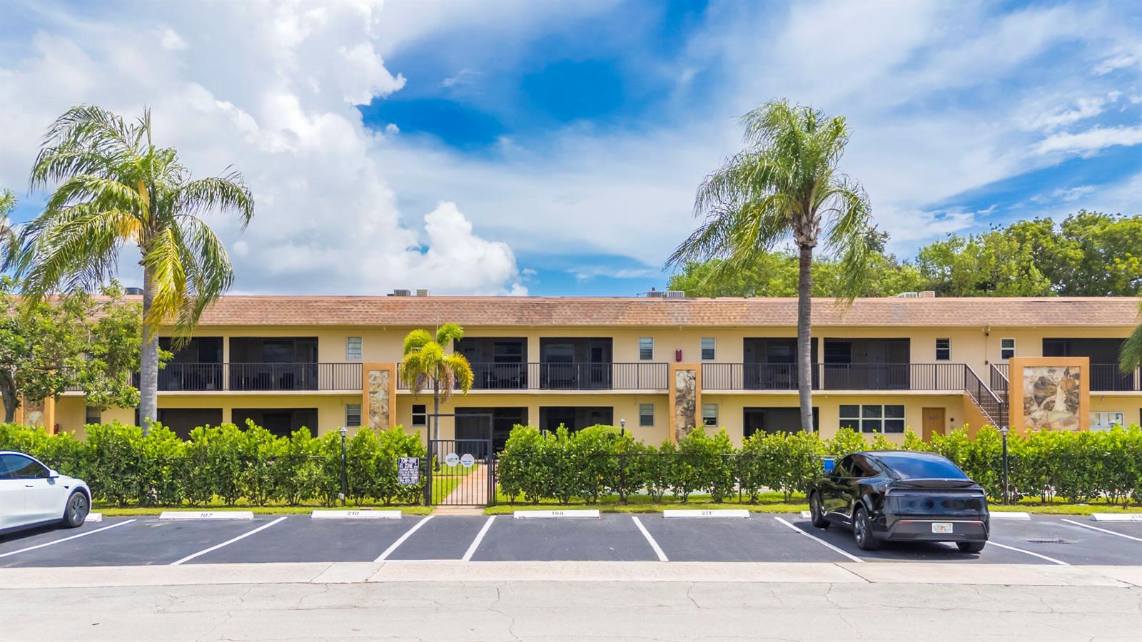 421 NE 1ST Street # 204, Hallandale Beach FL 33009 photo 3