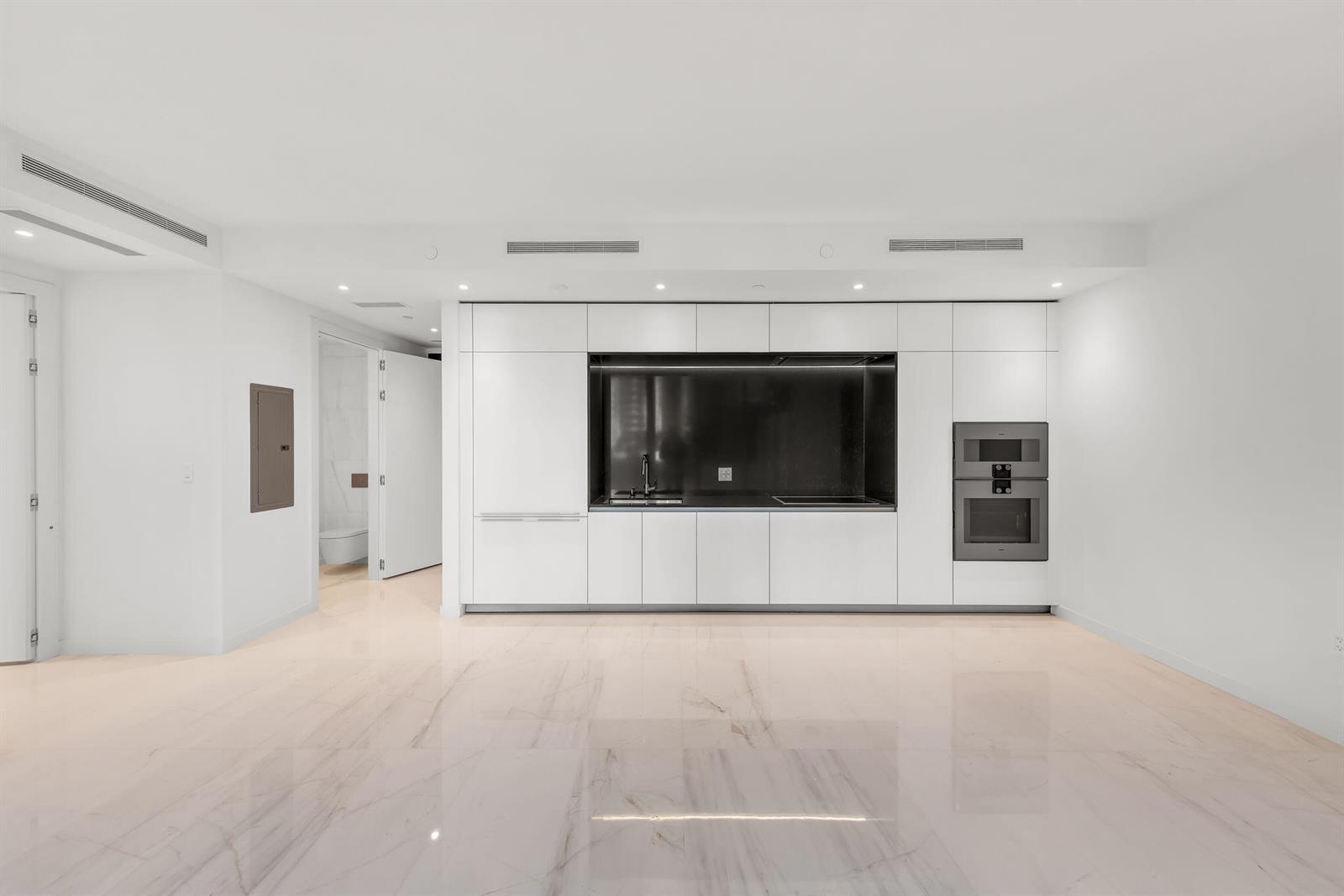 300 Biscayne Blvd Way # 1508, Miami FL 33131 photo 4