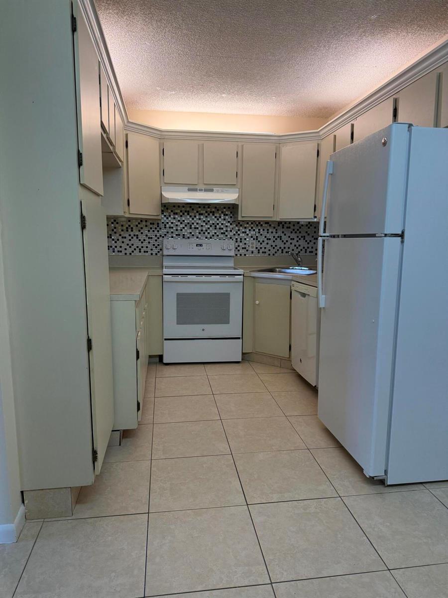 718 SUNNY PINE Way # B1, FL 33415 photo 4