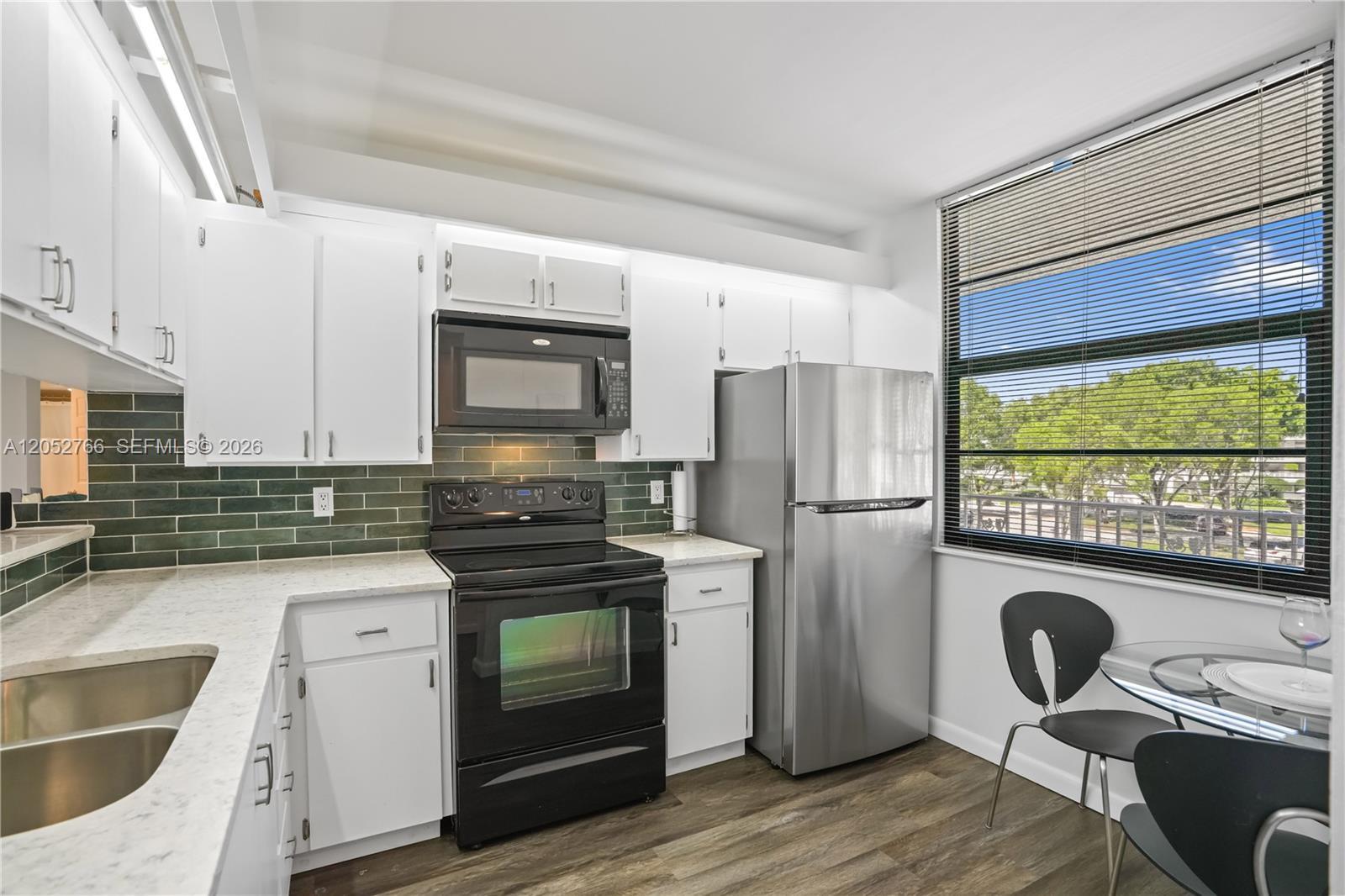 3516 Whitehall Dr # 301, West Palm Beach FL 33401 photo 2