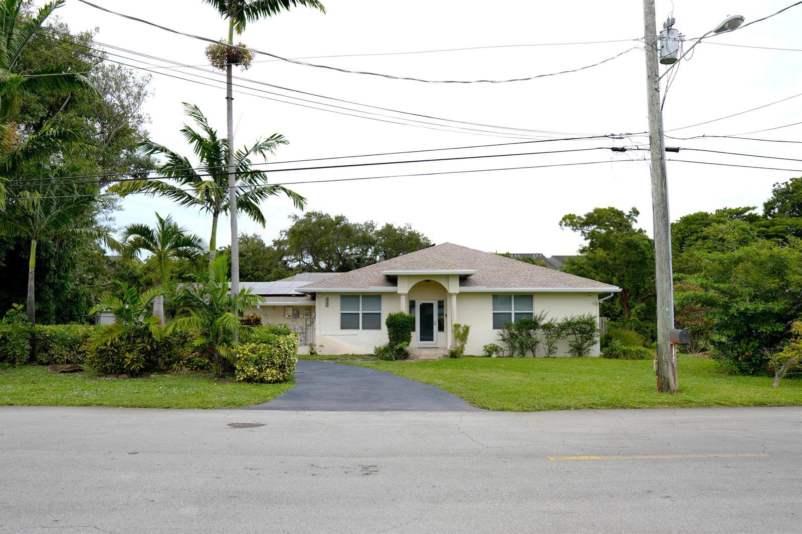 821 SW 13TH Court, Pompano Beach FL 33060 photo 2