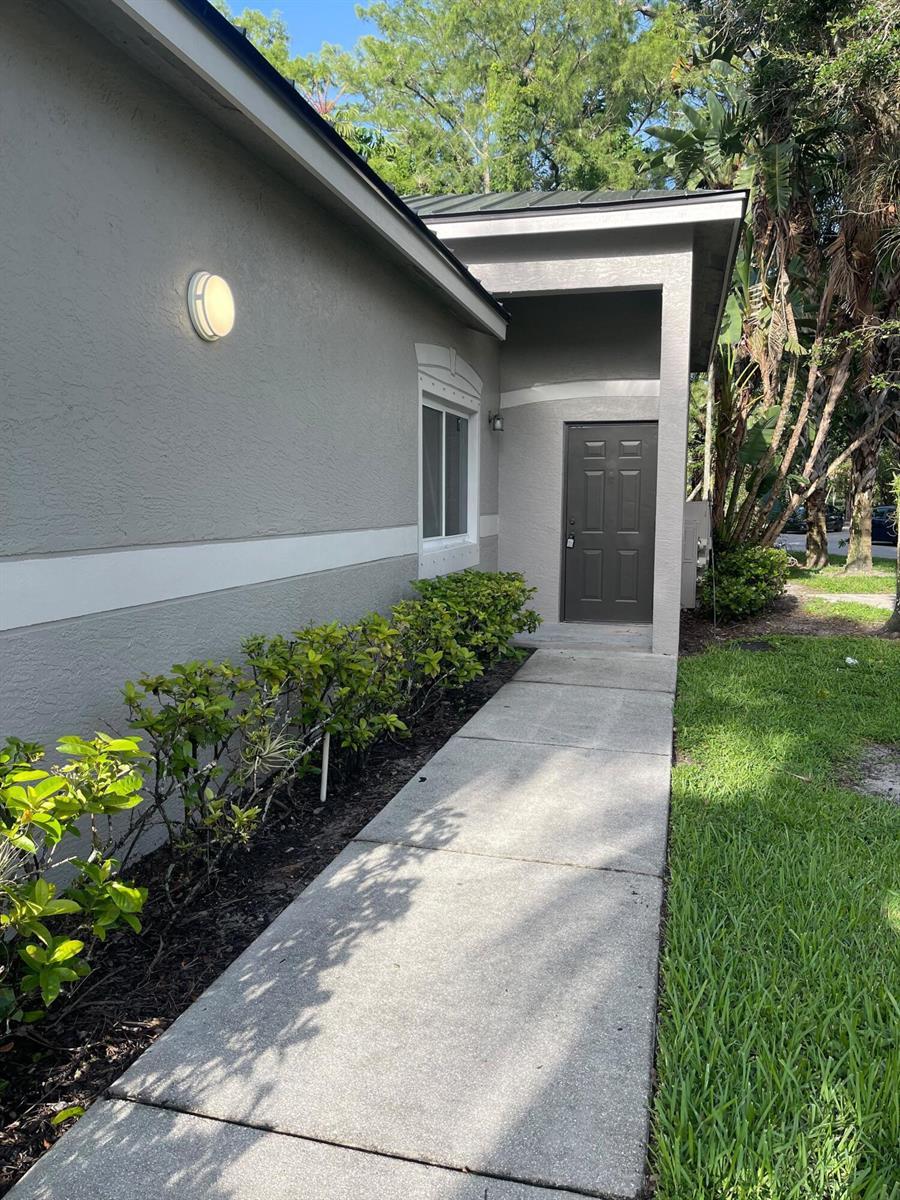 260 Crestwood Circle # 106, Royal Palm Beach FL 33411 photo 2