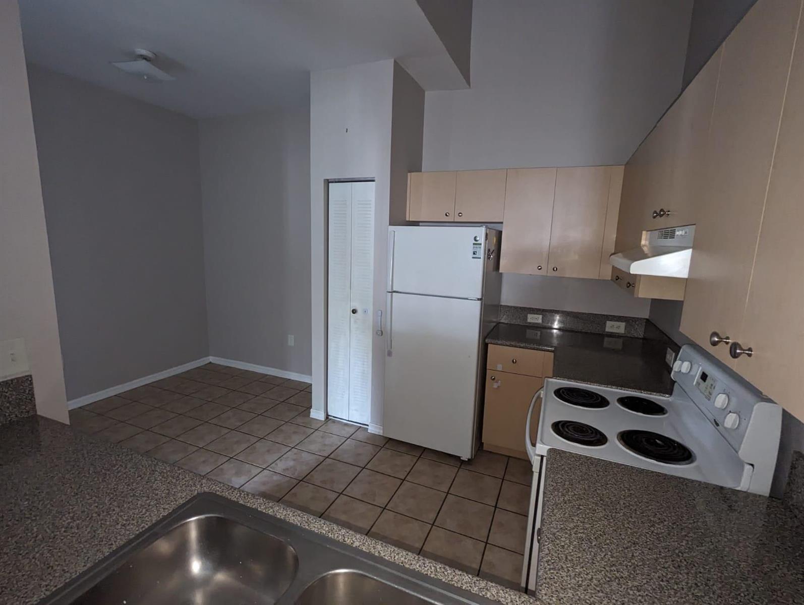 260 Crestwood Circle # 106, Royal Palm Beach FL 33411 photo 5
