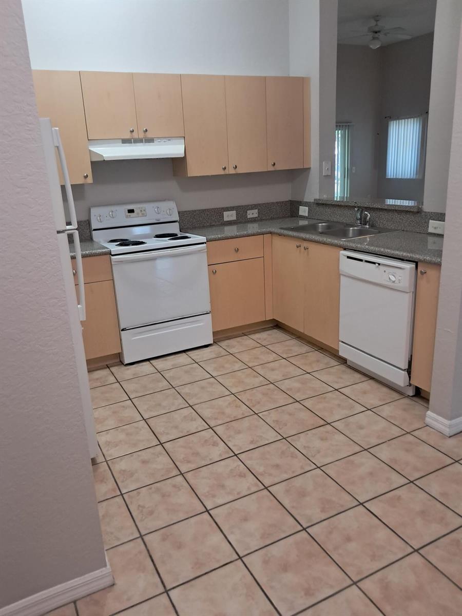 260 Crestwood Circle # 106, Royal Palm Beach FL 33411 photo 4