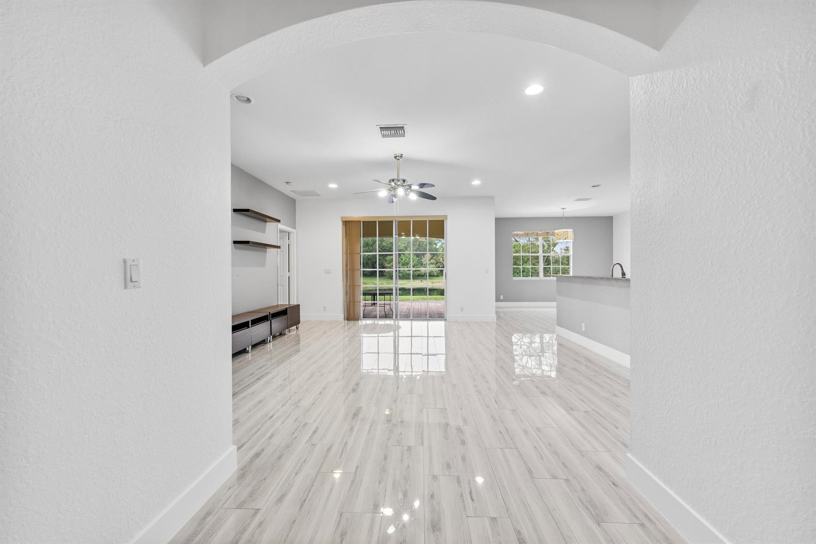 6752 OSAGE Circle, FL 33413 photo 5