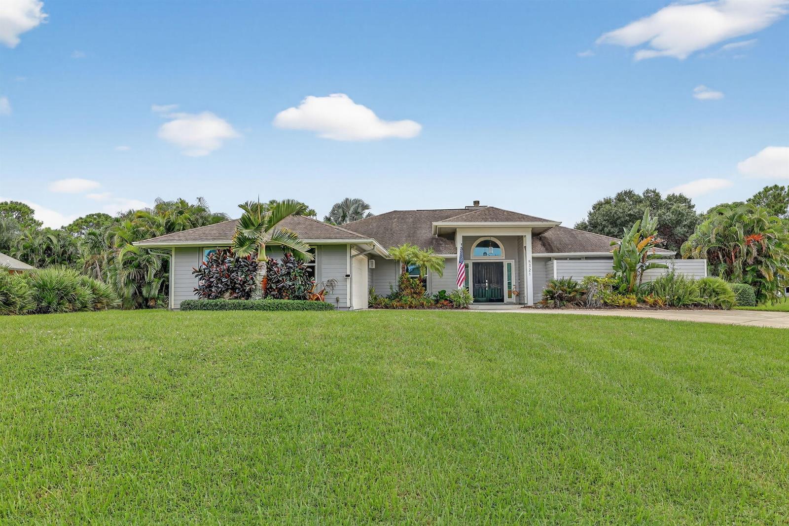 5321 SE Sterling Circle, Stuart FL 34997 photo 2