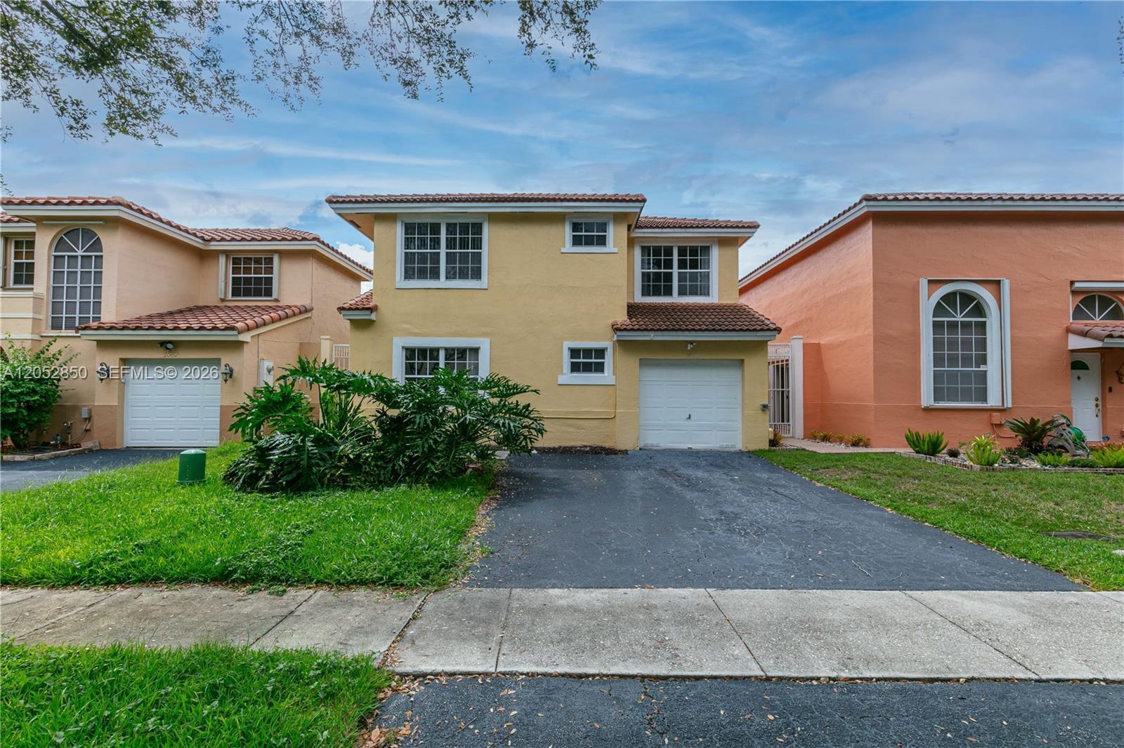 2592 W Saratoga Dr, Cooper City FL 33026