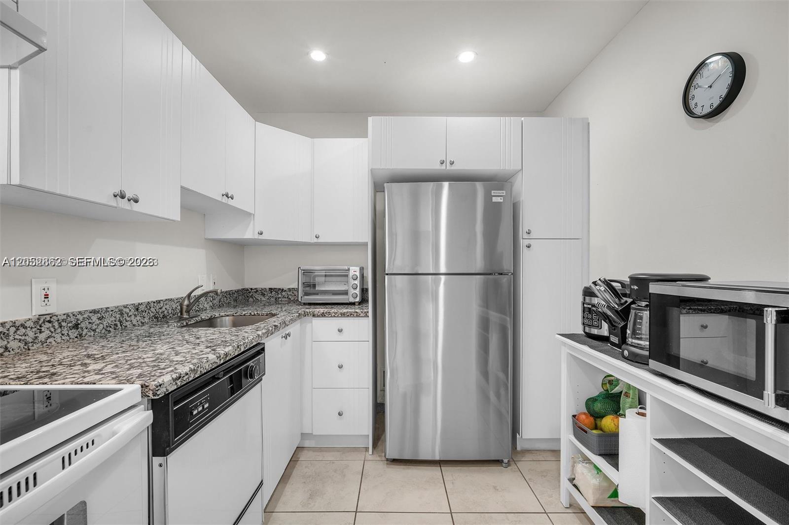 3625 N Country Club Dr, Aventura FL 33180 photo 5