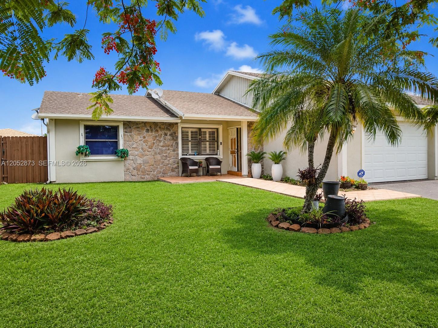 1305 N Fieldlark Ln, Homestead FL 33035