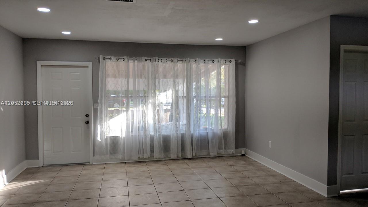 6461 Evans St, Hollywood FL 33024 photo 3