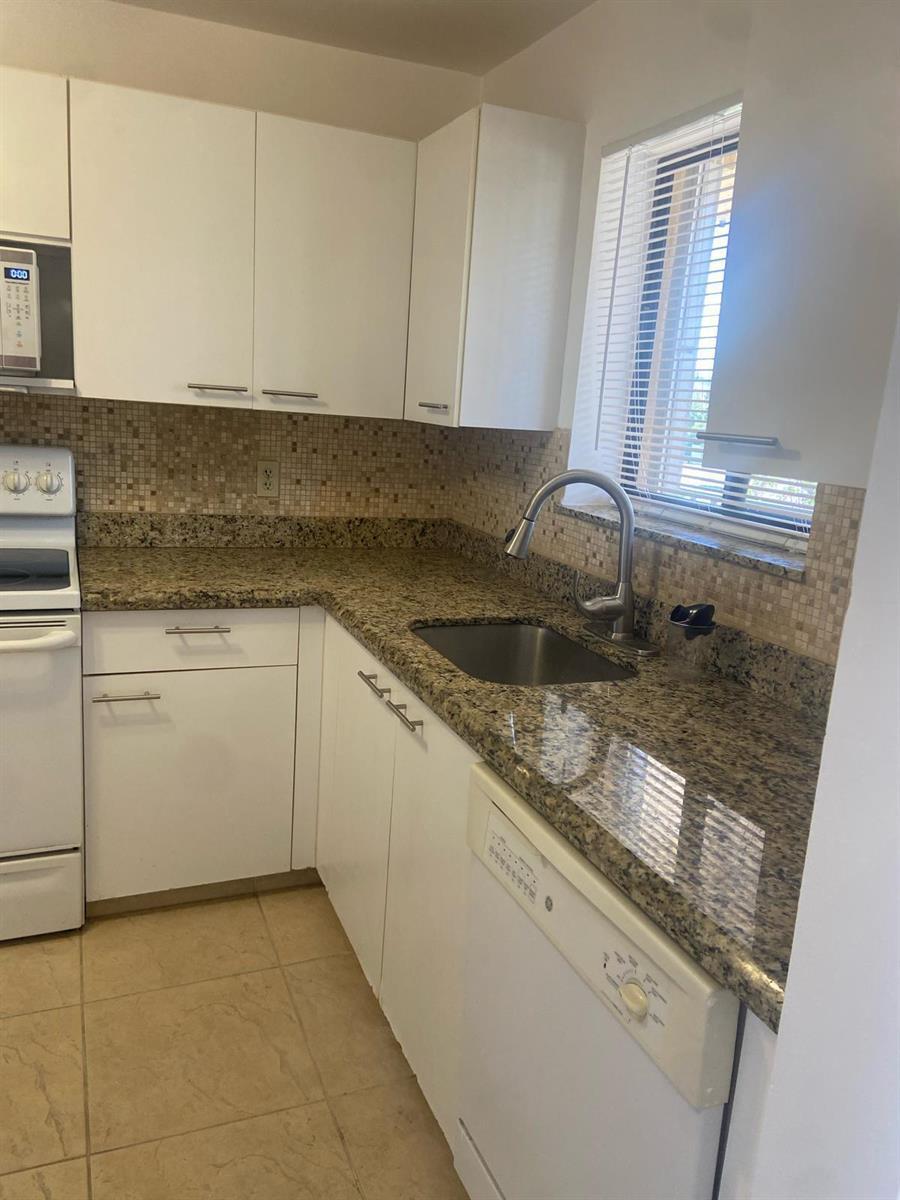 4820 Lucerne Lakes Boulevard W # 205, Lake Worth FL 33467 photo 3