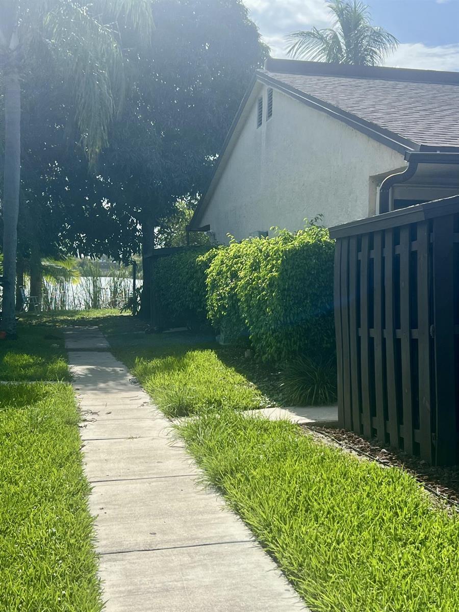 3104 Waterview Circle, Palm Springs FL 33461 photo 2