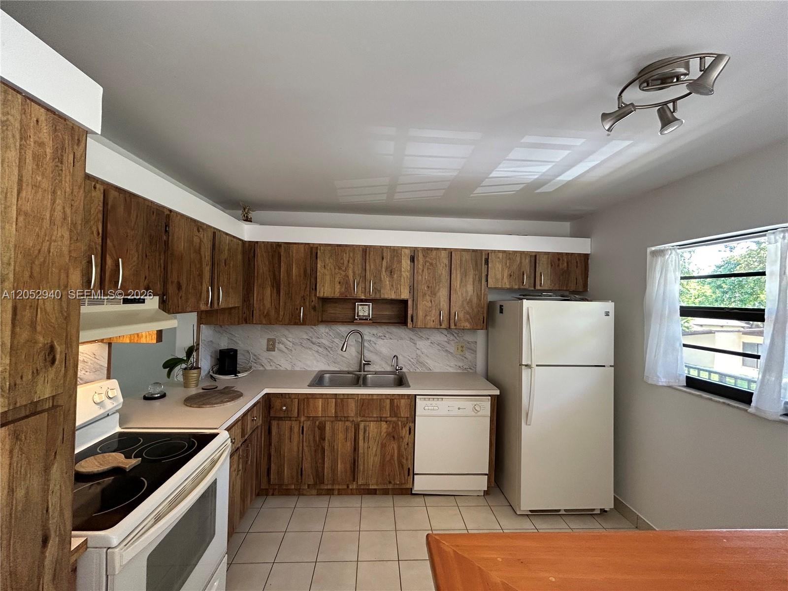 200 Gate Rd # 202, Hollywood FL 33024 photo 5