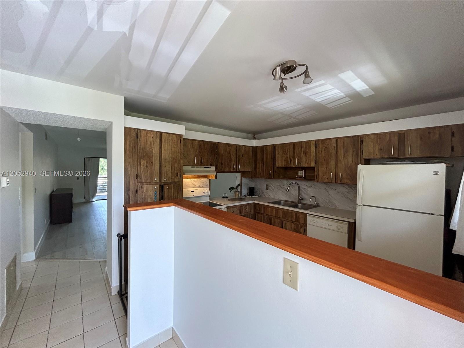 200 Gate Rd # 202, Hollywood FL 33024 photo 4