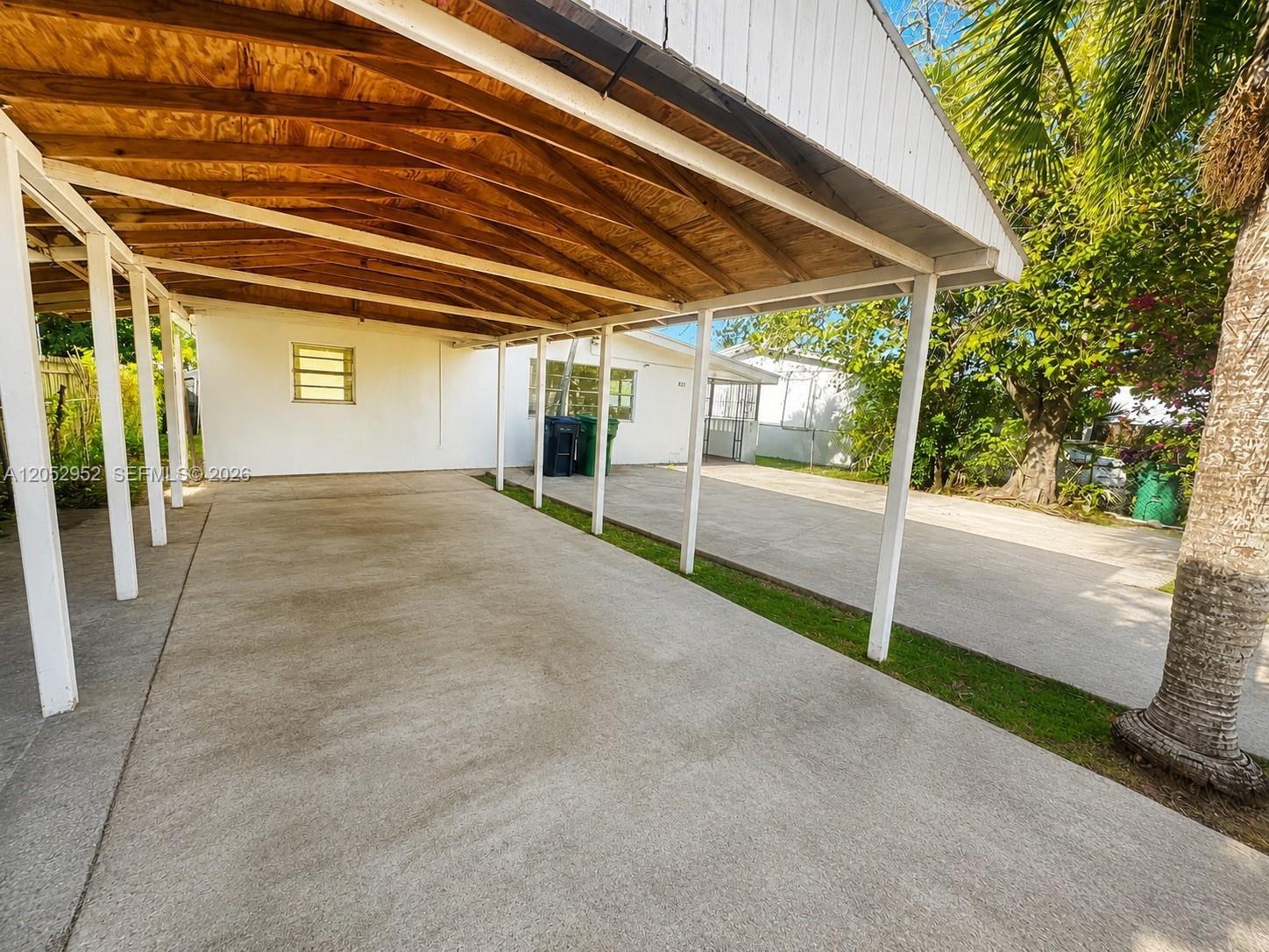 821 SW 2nd St, Florida City FL 33034 photo 3