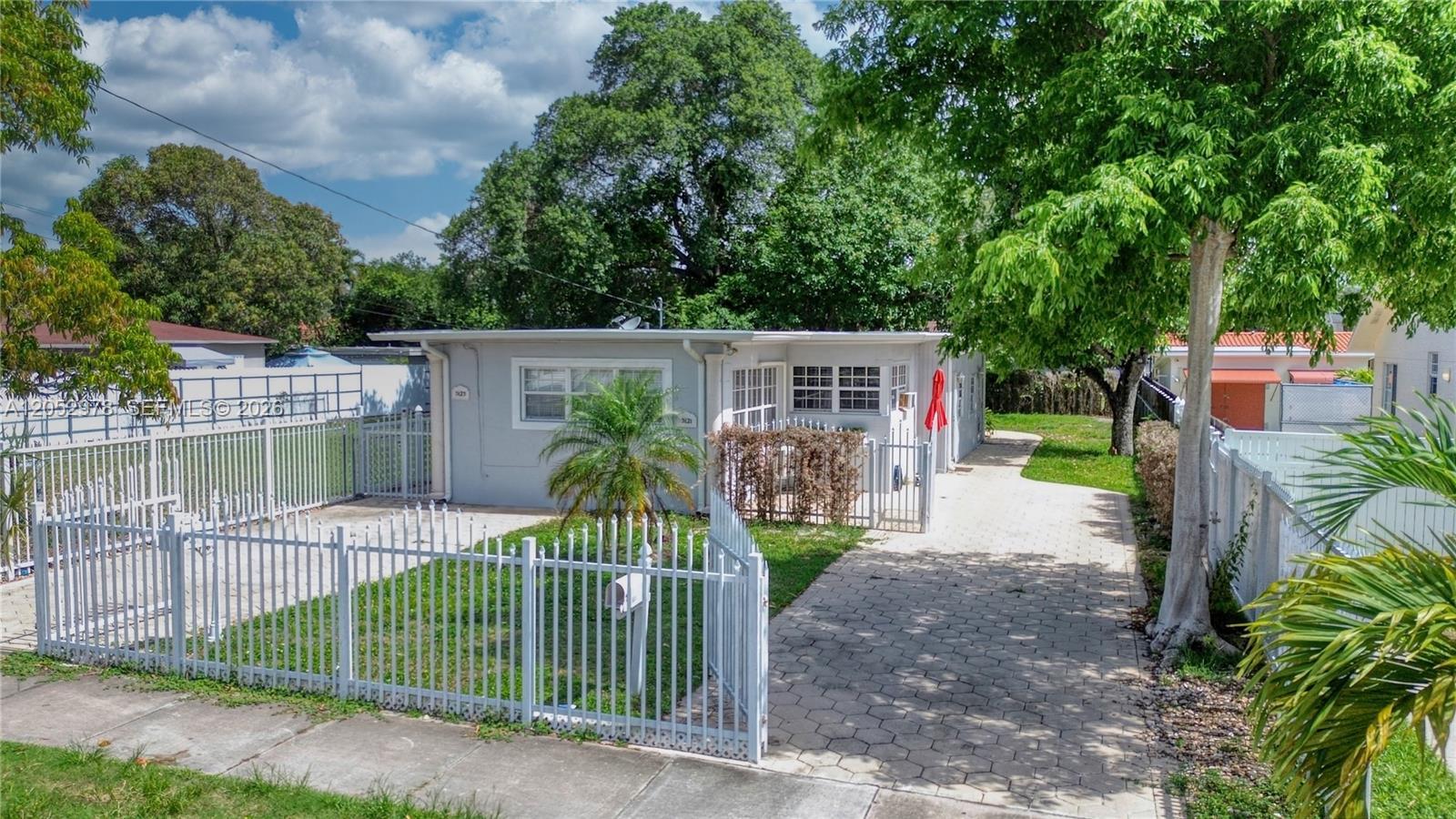 3121 SW 25th Ter, Miami FL 33133 photo 2