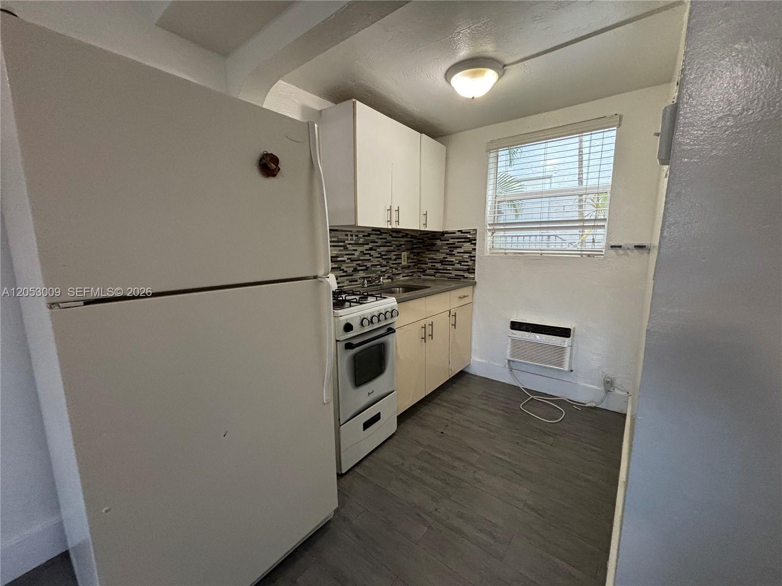 1843 Dewey St # 121, Hollywood FL 33020 photo 2