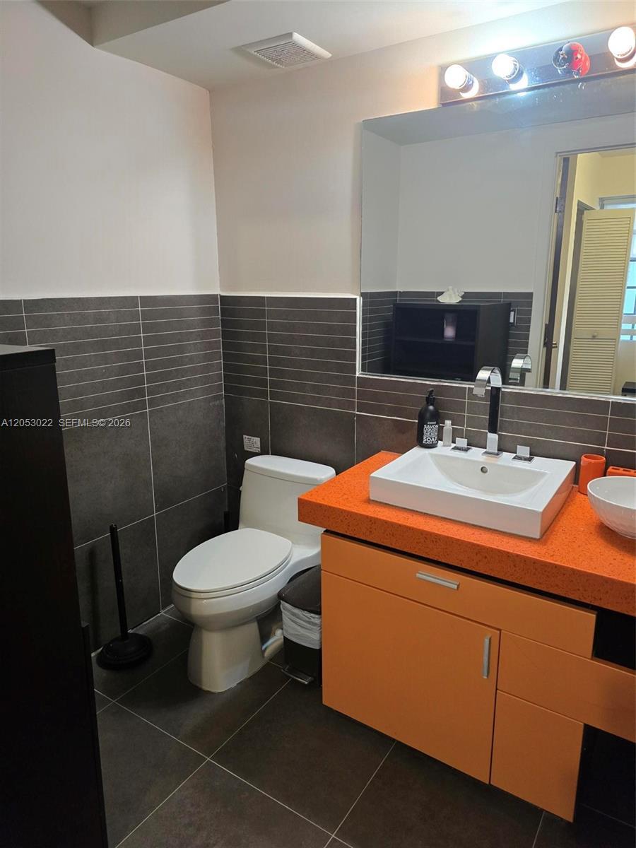 435 21st St # 209, Miami Beach FL 33139 photo 2