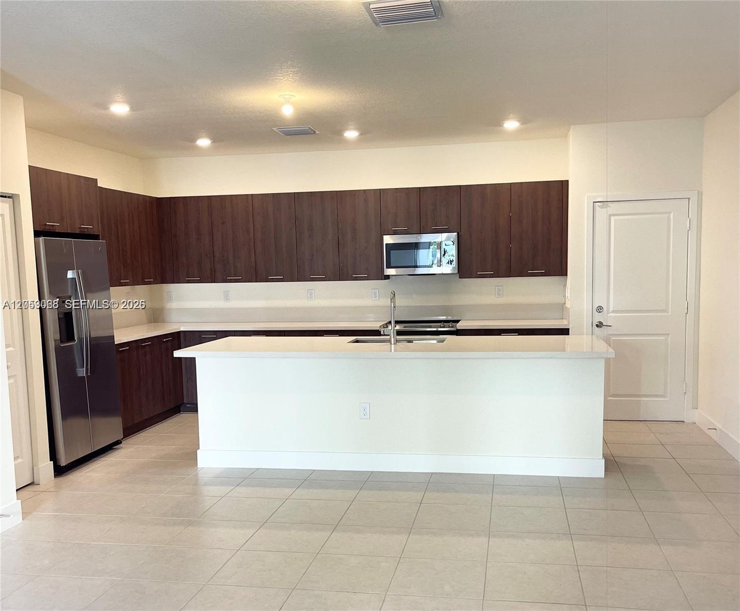 4576 NW 83rd Path, Doral FL 33166 photo 3