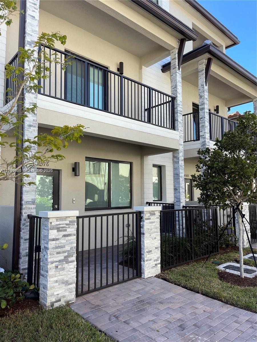 4576 NW 83rd Path, Doral FL 33166