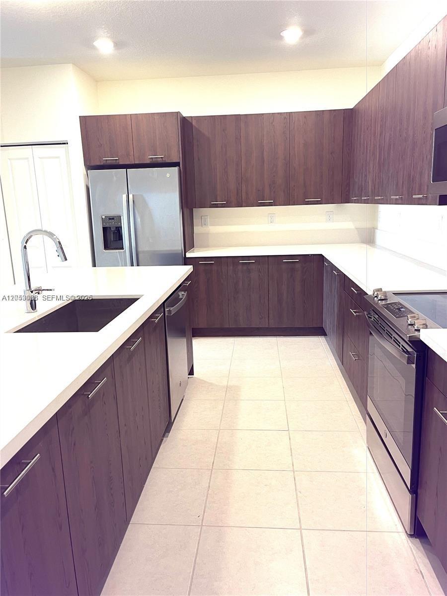 4576 NW 83rd Path, Doral FL 33166 photo 4