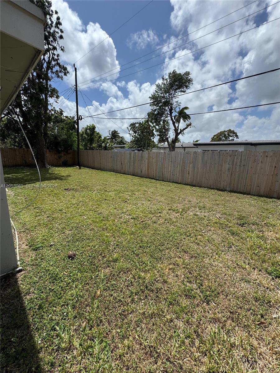 649 W Evanston Cir, Fort Lauderdale FL 33312 photo 2