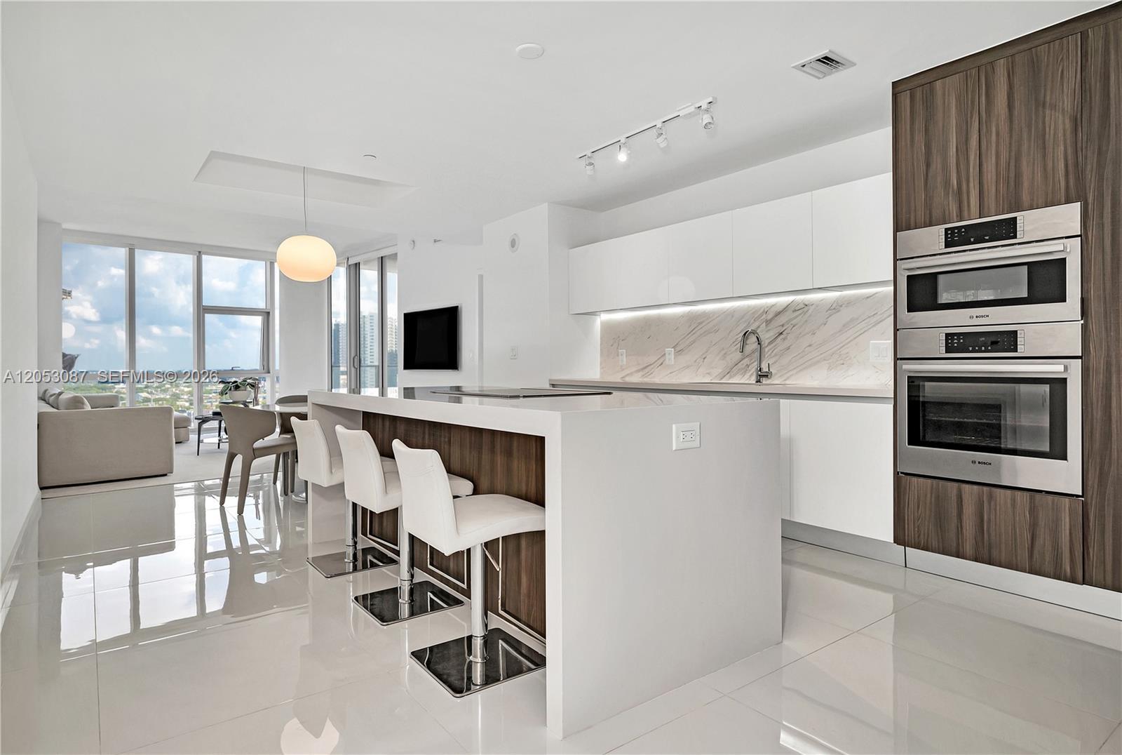 851 NE 1st Ave # 1701, Miami FL 33132 photo 2