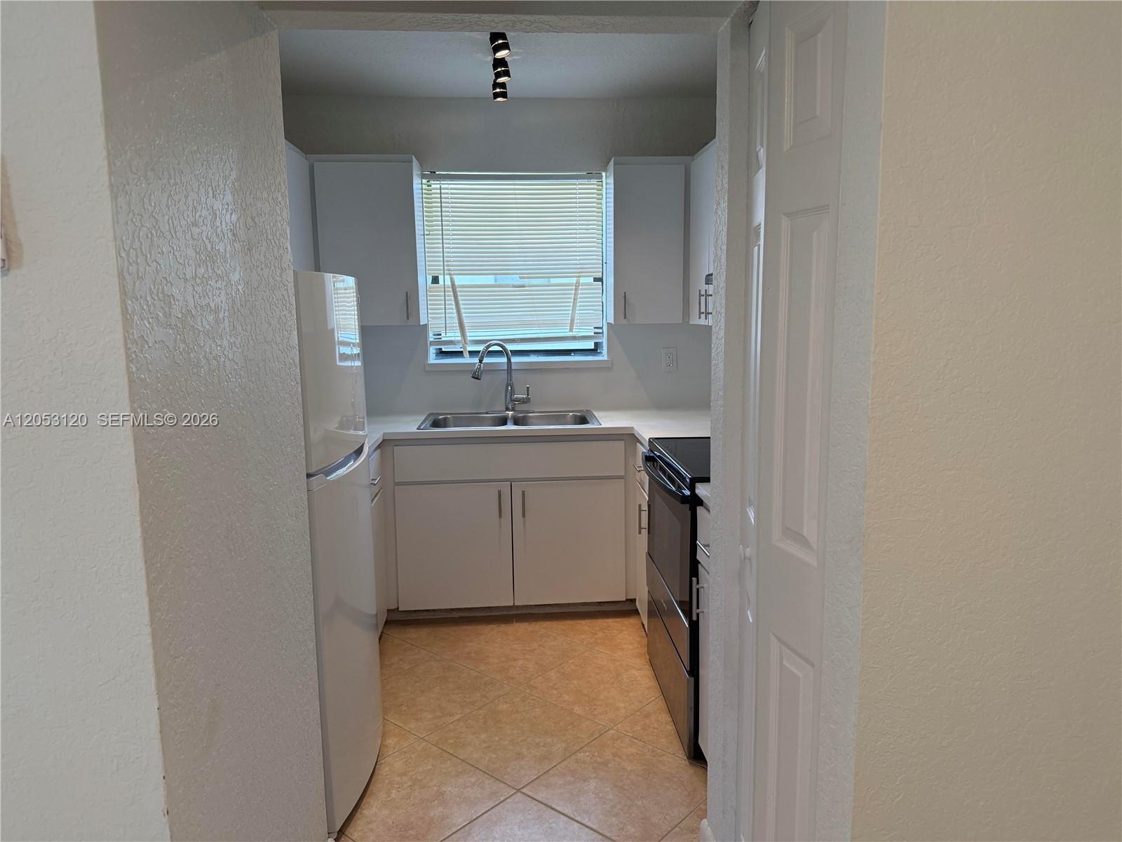 2120-2122 Thomas St # 2122, Hollywood FL 33020 photo 3