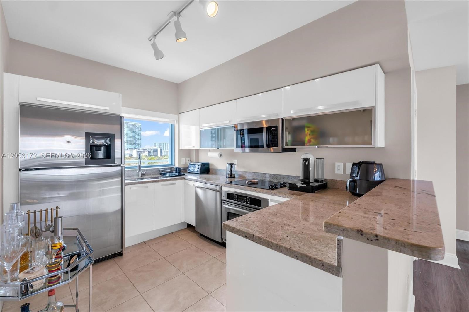 601 NE 36th St # 904, Miami FL 33137 photo 3