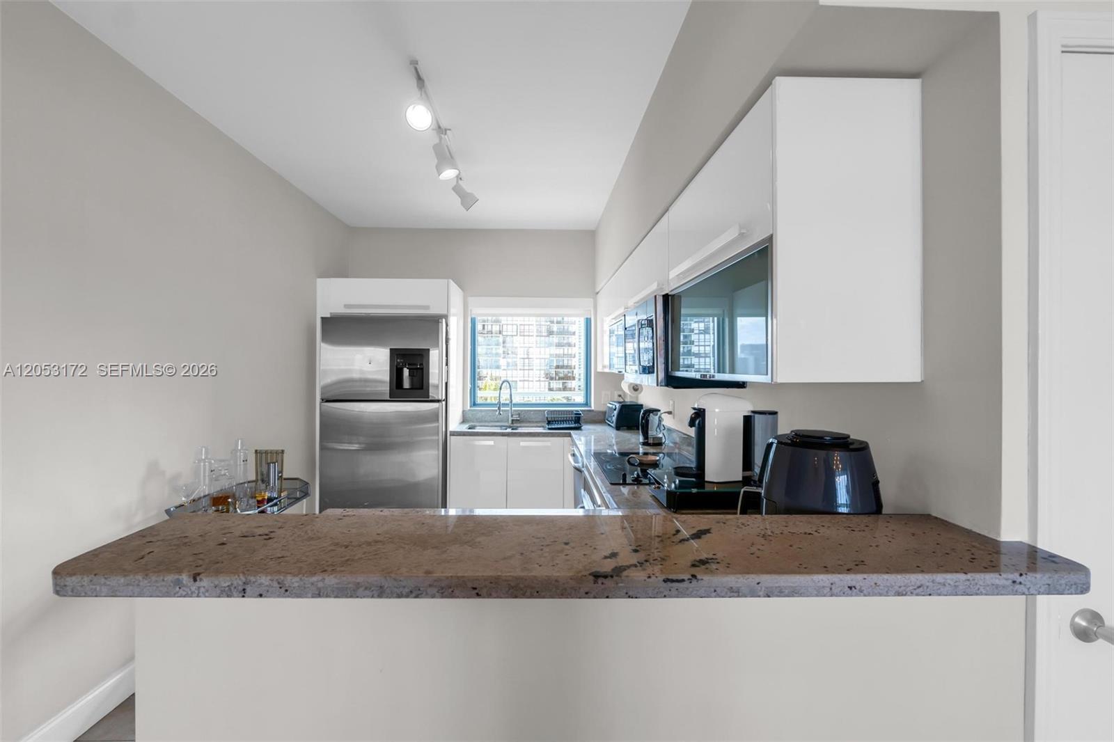 601 NE 36th St # 904, Miami FL 33137 photo 4