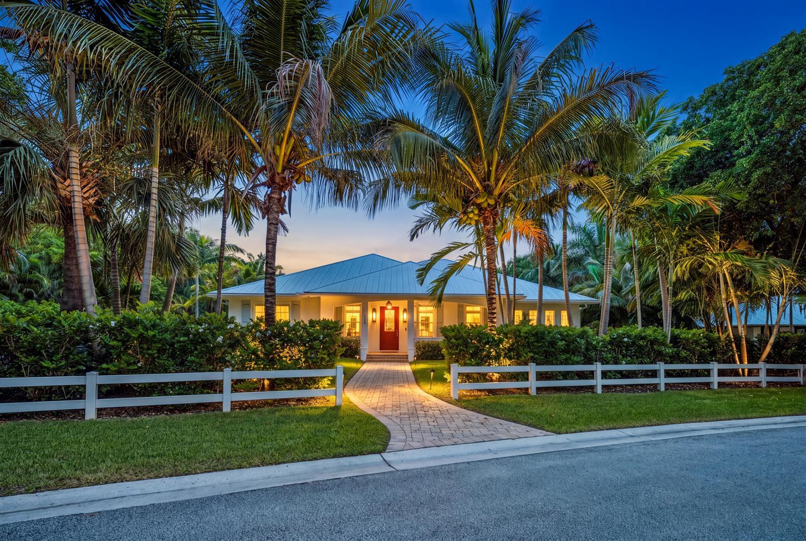 104 HILLCREST Drive, Sewalls Point FL 34996 photo 2