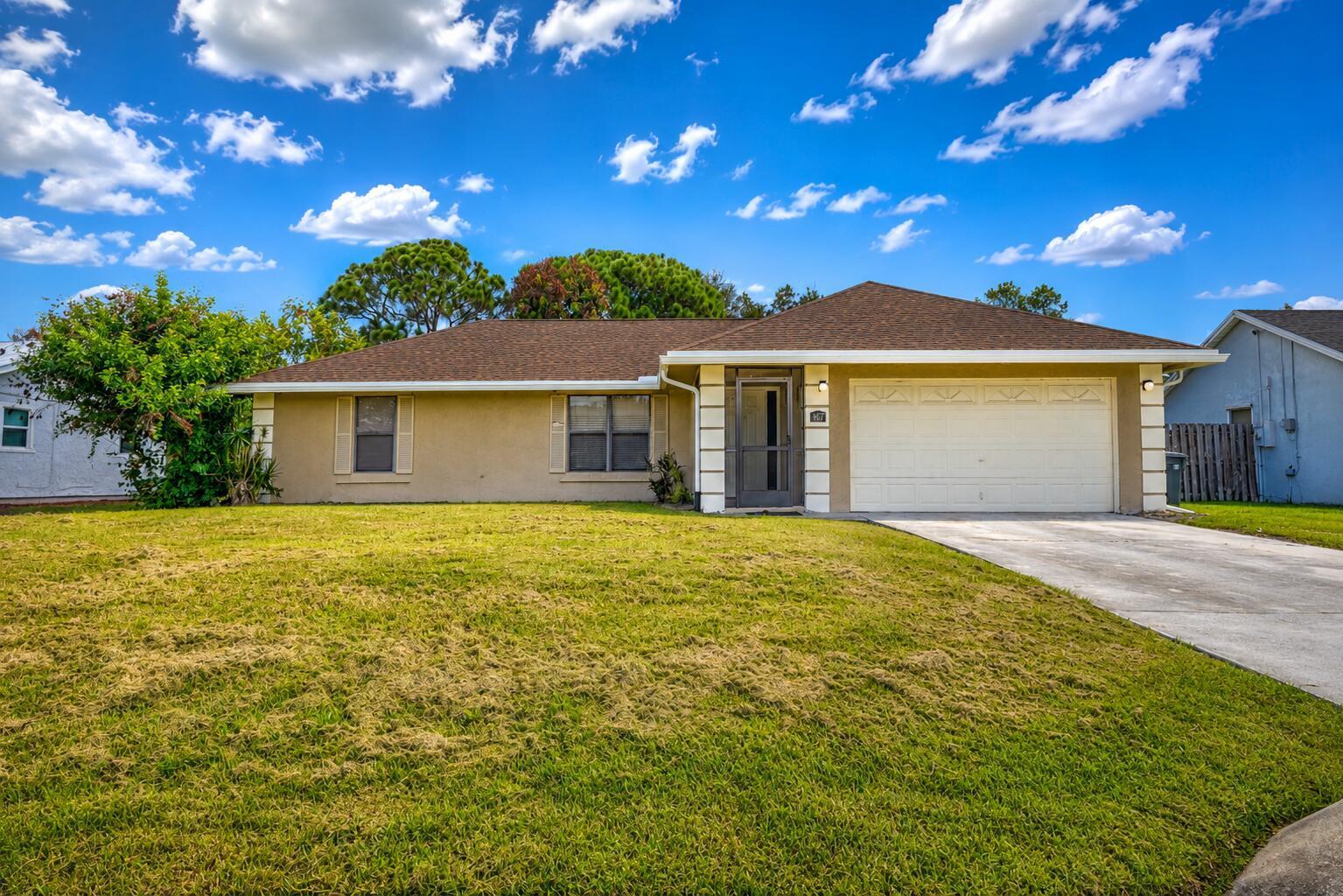 867 SE Starflower Avenue, Port St. Lucie FL 34983