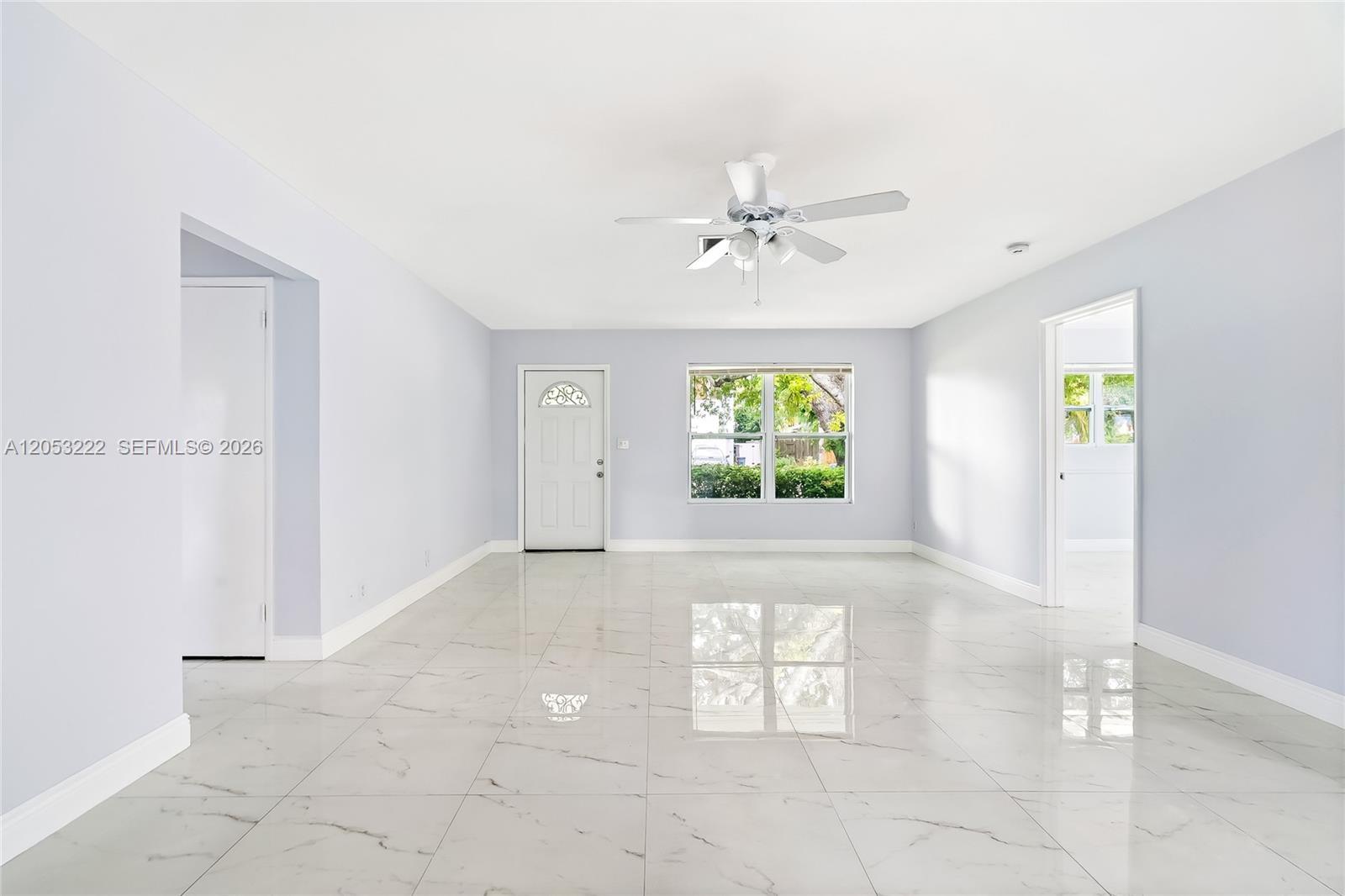 1427 Crest Dr, Lake Worth FL 33461 photo 3