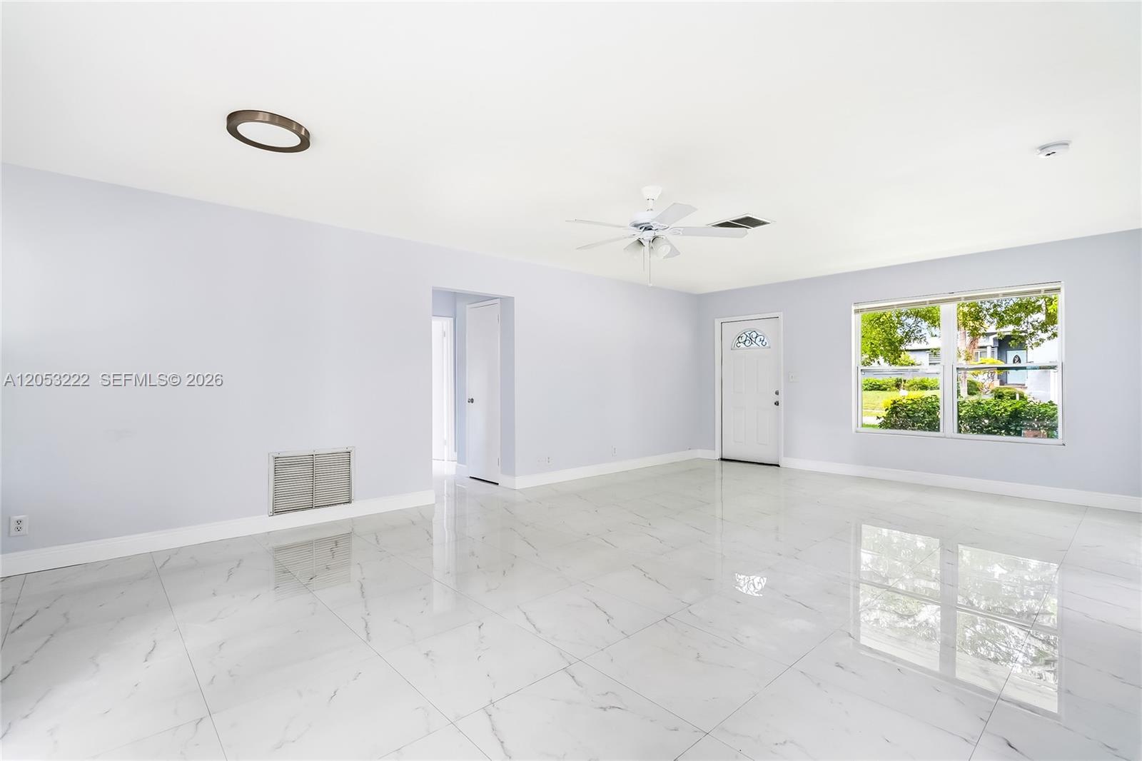 1427 Crest Dr, Lake Worth FL 33461 photo 4