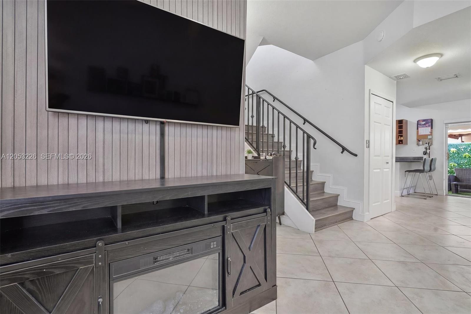7478 NW 180th Ter, Hialeah FL 33015 photo 4