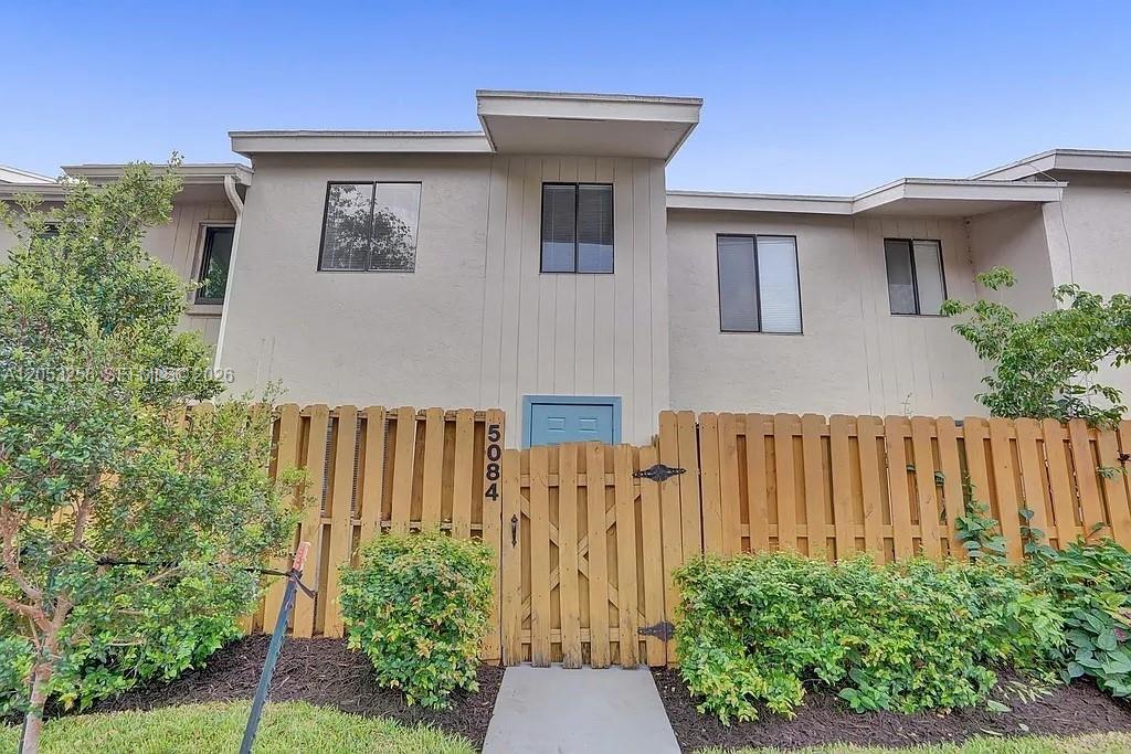 5084 S University Dr, Davie FL 33328 photo 2